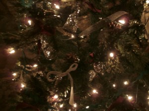 Photo of christmas tree with glasses tuned like bells