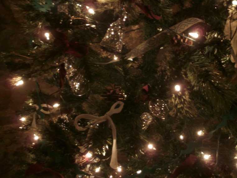 Photo of christmas tree with glasses tuned like bells