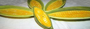Corn on the cob dishes arranged in a flower